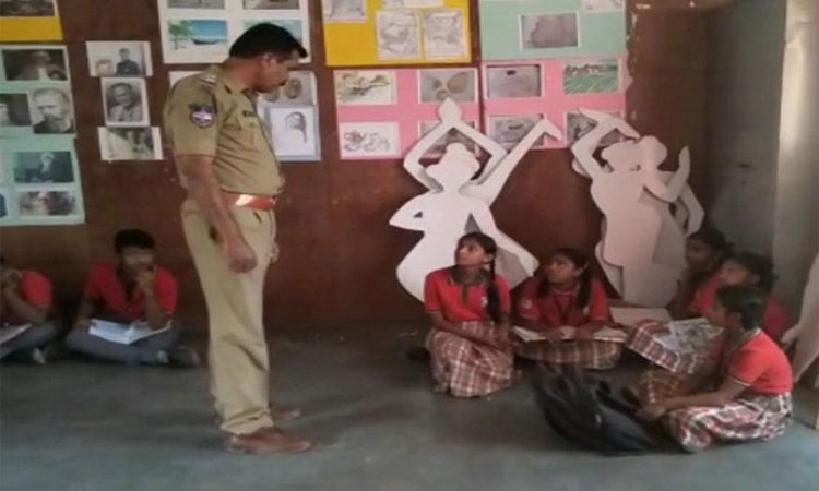 hyderabadschoollocksup19kidsbarsthemfromwritingexamsduetounpaidfees